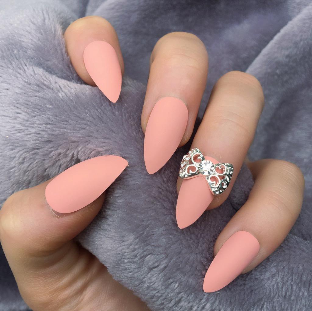 матовые персиковые ногти