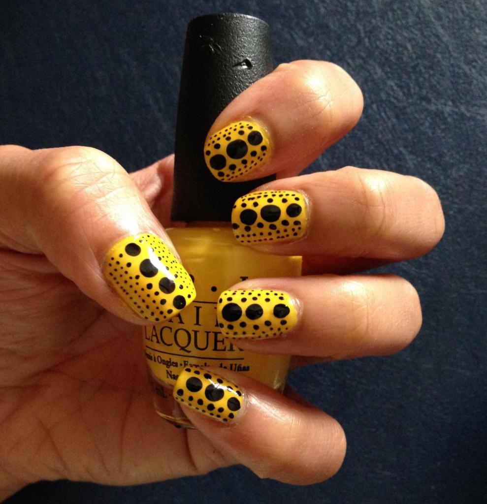дизайн ногтей желтый с черным