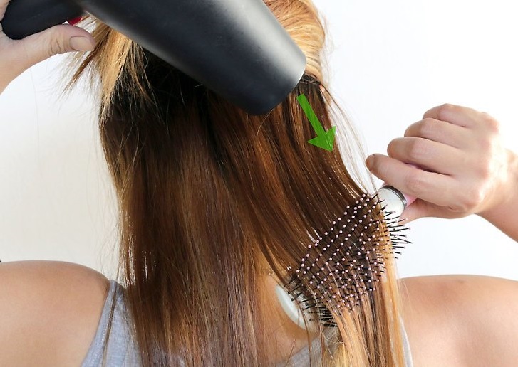 Как правильно сушить длинные волосы феном