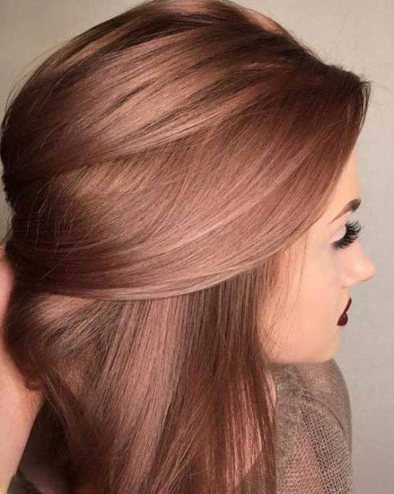 девушка с волосами орехового цвета