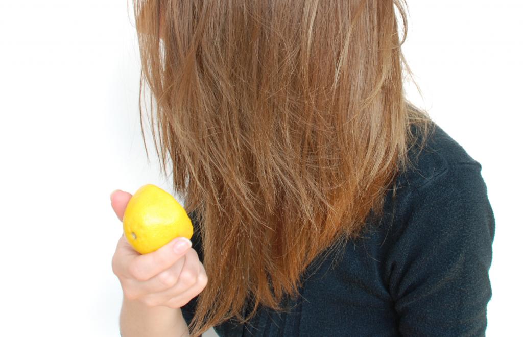 Как осветлить волосы при помощи сока лимона