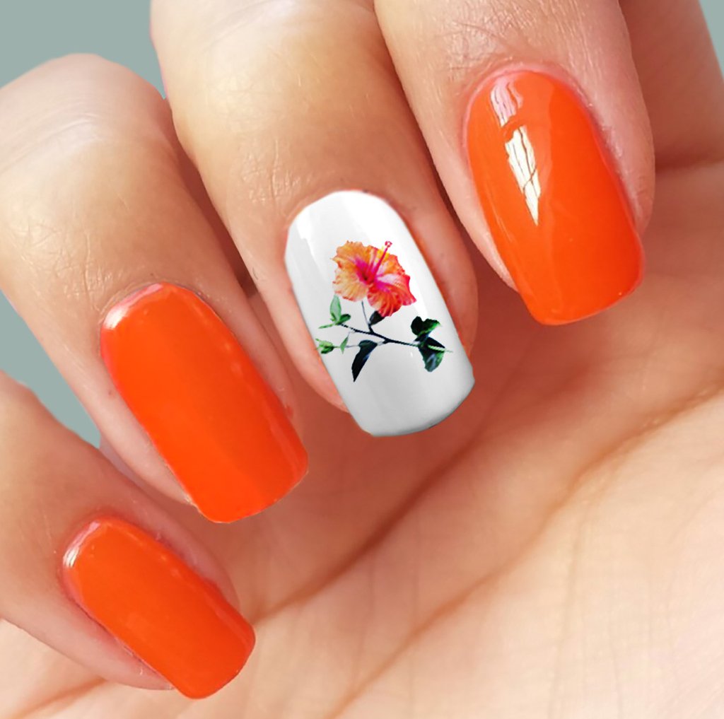 Цветы в морковном маникюре для ногтей